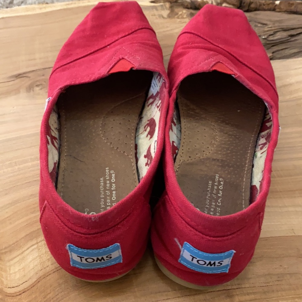 Toms - Picture 2 of 3